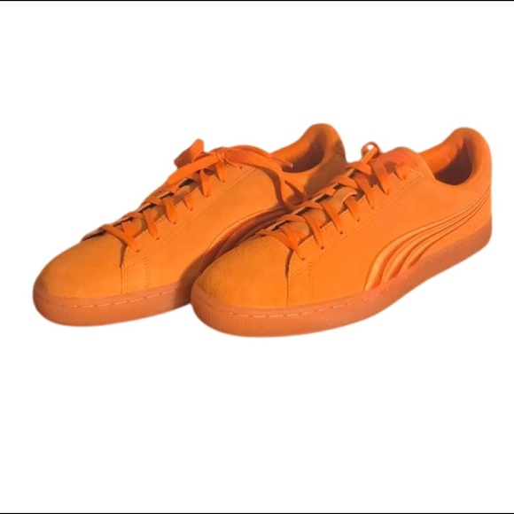 ‼️SOLD‼️Suede Classic Badge Iced Pumas • Golden - Picture 2 of 8